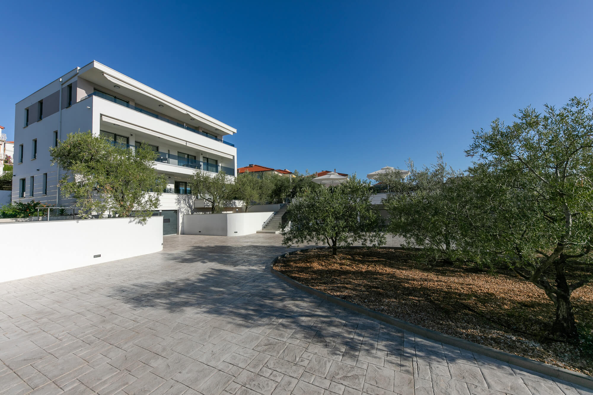 villa dora driveway and trees