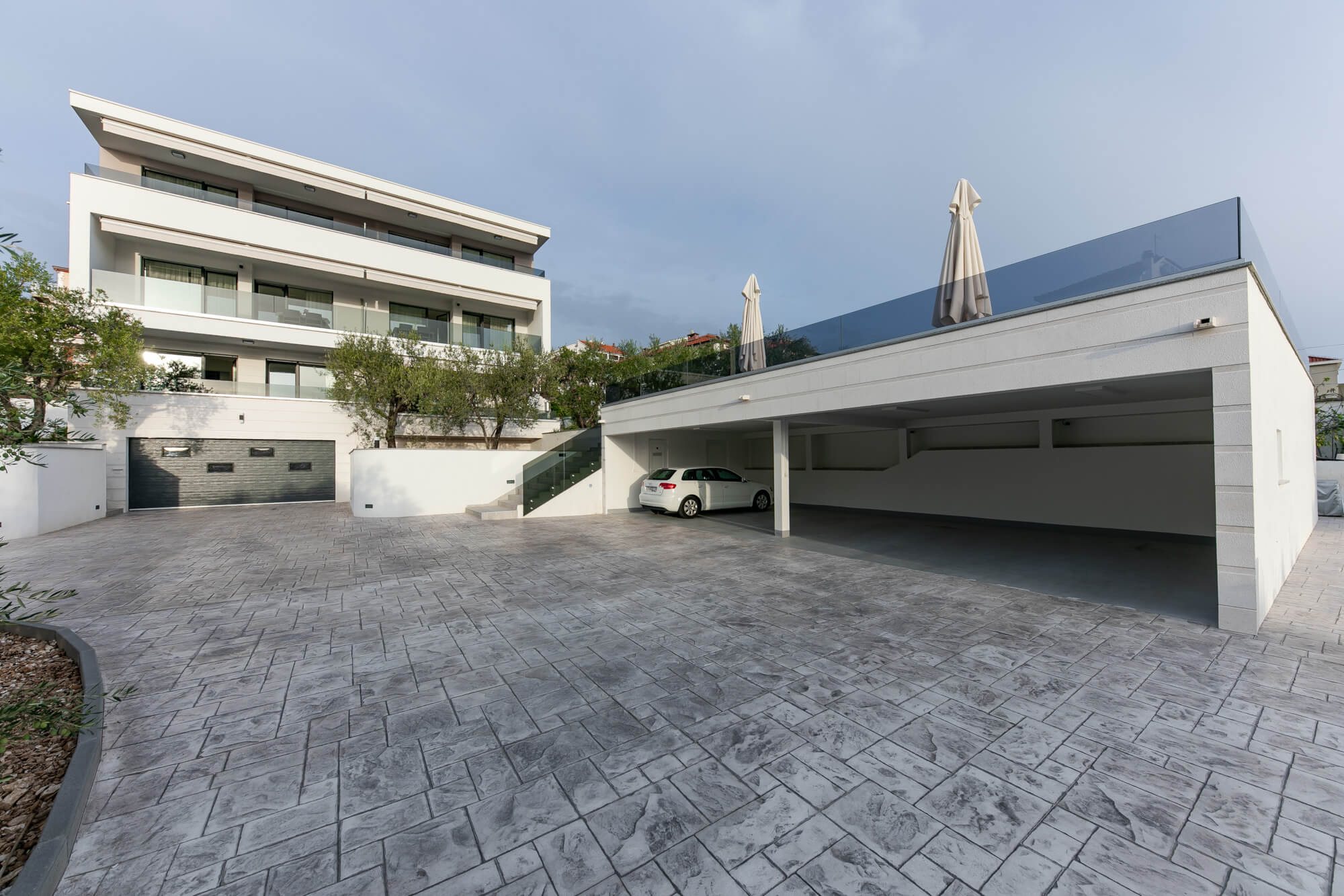 villa dora driveway and covered parking spaces